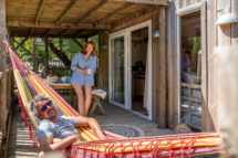 Campingplatz Serignan Plage Herault Cabane Canardiere Premium 3 Zimmer Terrasse Hängematte