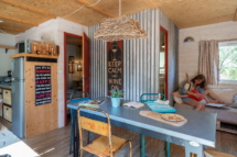 Campingplatz Serignan Plage Herault Cabane Canardiere Premium 3 Zimmer Wohnzimmer Küche Familie