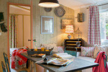 Serignan Plage campsite Herault Cabane Jardin Premium cabin 2 bedrooms Living room Kitchen