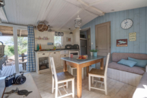Campingplatz Serignan Plage Herault Cabane Pecheur Premium 2 Zimmer Wohnbereich Küche