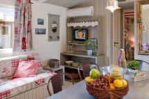 Campingplatz Serignan Plage Herault Cabane Pecheur Premium 3 Zimmer Wohnbereich Küche