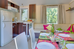 Camping Serignan Plage Herault Cottage Occitanie 3 Fleurs 2 chambres Sejour Cuisine