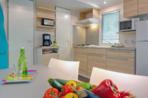 Camping Serignan Plage Herault Cottage Occitanie 3 Bloemen 3 slaapkamers Kamer Woonkamer Keuken