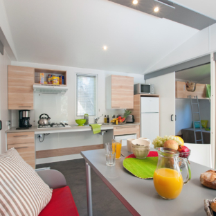 Camping Serignan Plage Herault Cottage PMR 3 Fleurs 2 chambres Chambre Sejour Cuisine