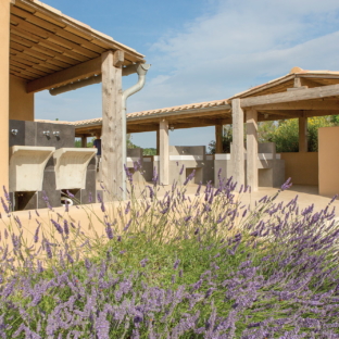 Camping Serignan Plage Herault Emplacement Plage 3 Fleurs Sanitaires