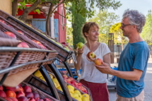 Campingplatz Serignan Plage Herault Geschäfte Frühobst Paar Äpfel