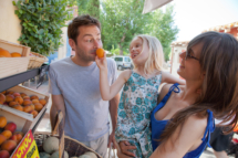 Campingplatz Serignan Plage Herault Geschäfte Frühobst Familie Aprikose