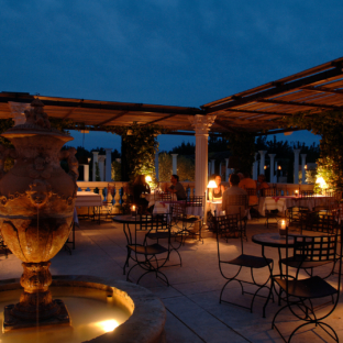 Camping Serignan Plage Herault Restauration La Villa Terrasse Colonnes Nuit