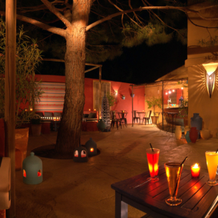 Camping Serignan Plage Herault Restauration La Villa Patio Terrasse Nuit