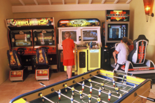 Camping Serignan Plage Herault Ados Salle de Jeux Video Baby-foot