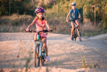 Campingplatz Serignan Plage Herault Jugendliche Fahrräder