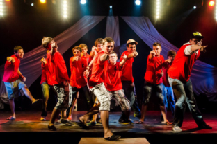 Serignan Plage Campsite Herault Teenagers Entertainment Show