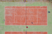 Campingplatz Serignan Plage Herault Jugendliche Tennisplatz Luftaufnahme