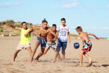 Campingplatz Serignan Plage Herault Jugendliche Strand Fußball Beach Soccer Strand Jugendliche