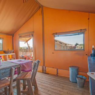 Camping Serignan Plage Herault Lodgetent Seoune 2 Bloemen Woonkamer Keuken