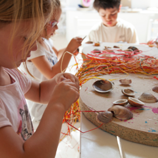 Camping Serignan Plage Herault Enfants Club Enfant Atelier Creatif Coquillages Colliers